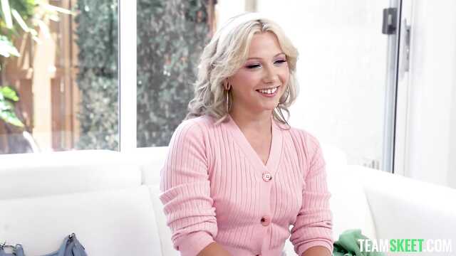 Первый порно-проект с милой блондинкой