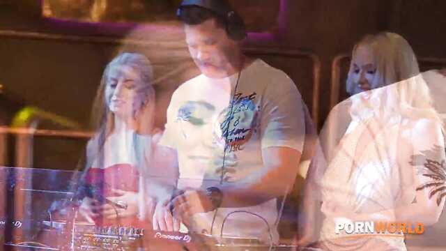 Веселая ночка белокурых лесбиянок