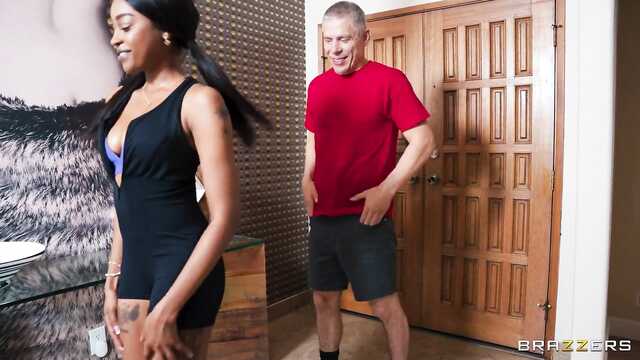 Плюсы секса с темнокожей фитоняшкой