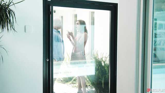 Нескромный досуг с лысым отчимом