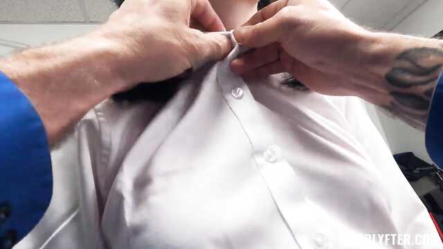 Девушка, которая нагло воровала духи