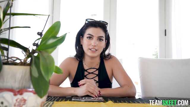 Как принимют на работу нянечек?