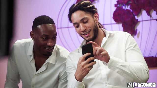 Американская зрелочка и два ее ебаря