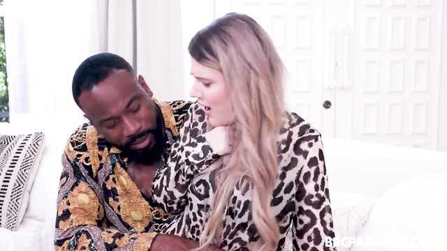 Милфочка не откажется от большого хуя