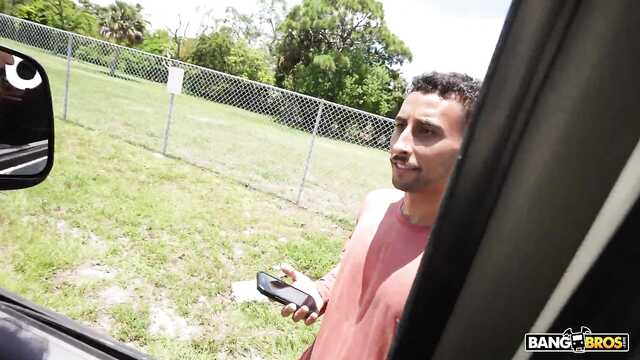 Порно звезда на хую пикапера из автобуса