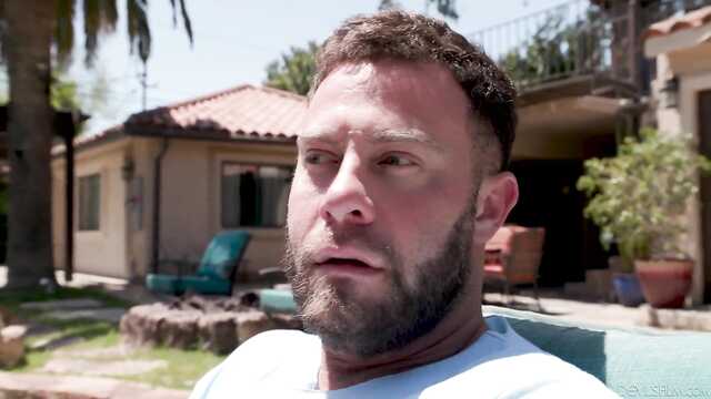 Пора уже засадить красивой соседке