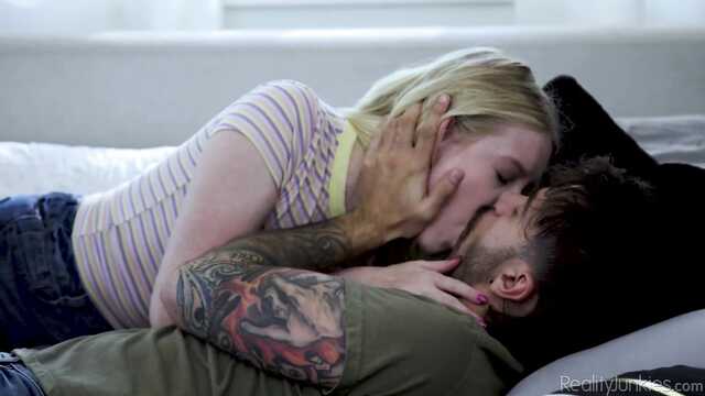 Сестричка забыла побрить пиздень