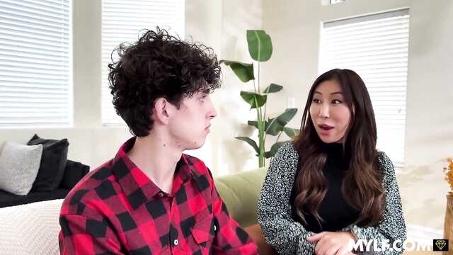 Мамочка научит тебя правильно кончать