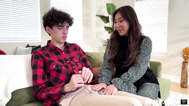 Мамочка научит тебя правильно кончать