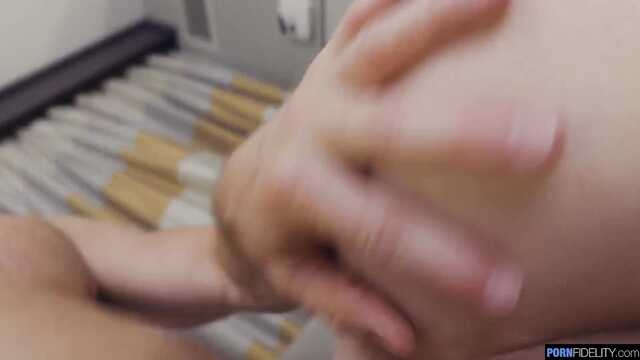 Сперма в ппизденке соседской милф