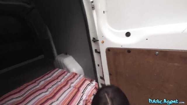 Жертва пикапера дала в фургоне