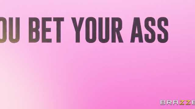 Анальный трах с потрясающей секретуткой