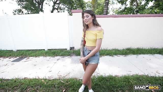 Миленькая шкура в трахательном автобусе