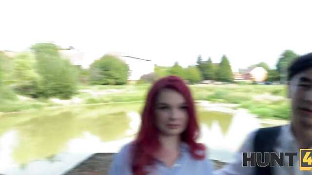 Продал свою телочку за пару сотен баксов