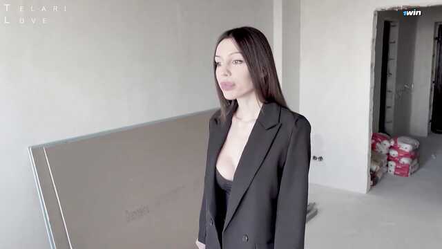 Кең жамбас емізетін лесбиянкалар Кастингтегі үстелде шынымен жақсы жопа