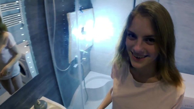 Тайный секс с сестрой в ванной комнате