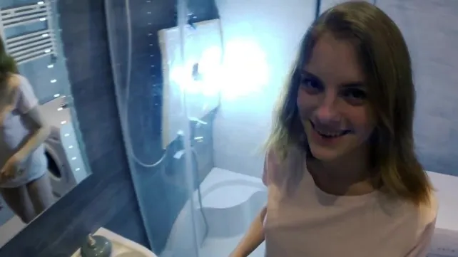 Порно видео: Ақша үшін қызметші