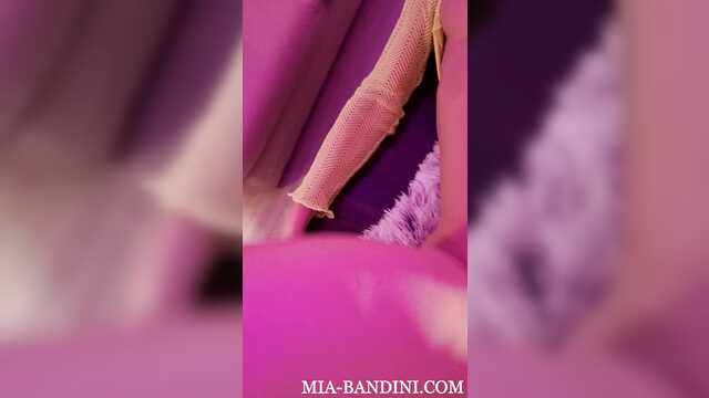 Пробую киску тощей студентки и кончаю на лицо