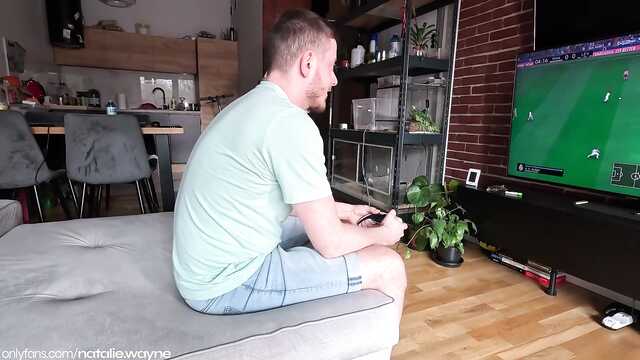 Хватит играть, моя мокрая писька хочет секса