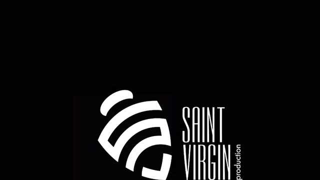 Горячая милфа щупает большие дойки в бассейне