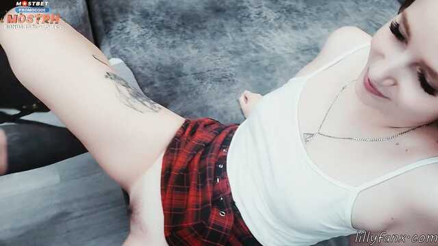 Села рабу на лицо и заставила лизать пизденку