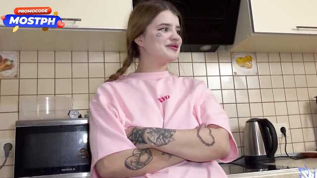 Девушка друга не отказала дать в задний проход