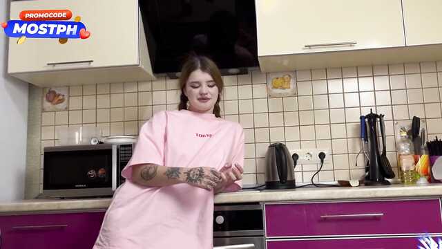 Девушка друга не отказала дать в задний проход