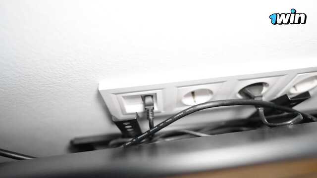 Одержимая сексом горячая жена изменяет с мастером