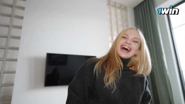 Одержимая сексом горячая жена изменяет с мастером