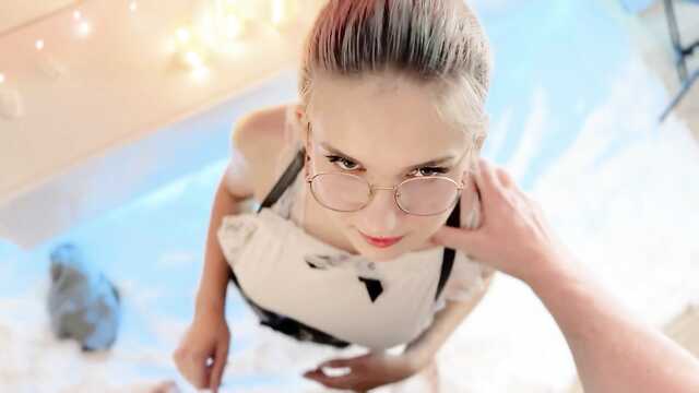 Развёл горничную на качественный секс