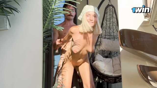 Перед проникновением в пизду старательно сосу хуй