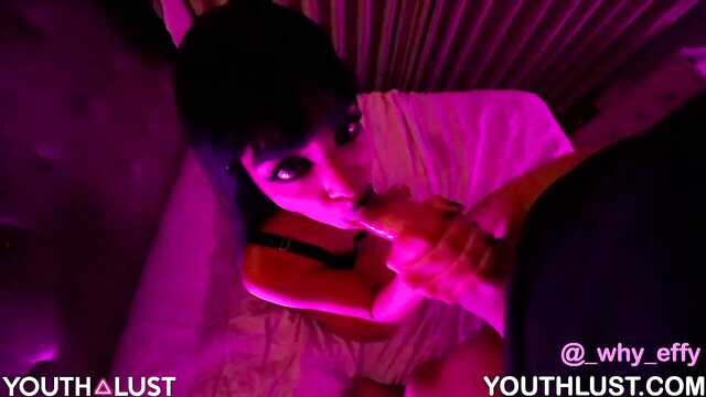 Сексуальная жрица умылась моей теплой спермой