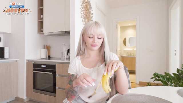 Сосед по комнате оказался классным любовником