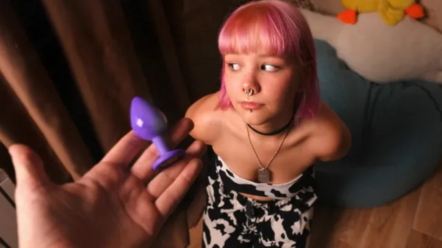 Сестра с пробкой в заднице удовлетворила брата