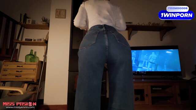 Он выебал меня возле камина и залил груди спермой