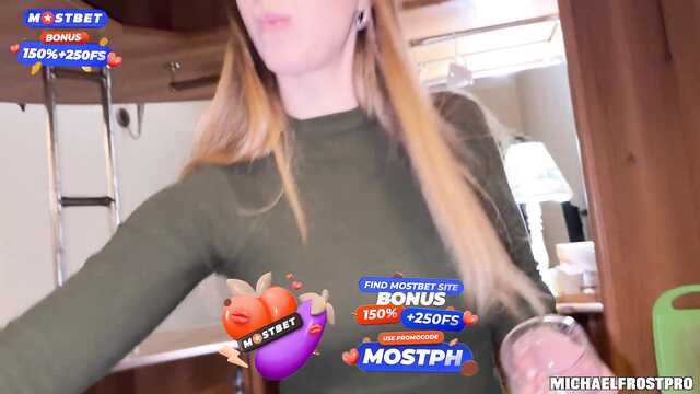 На кухне похоть накрыла сучку с головой