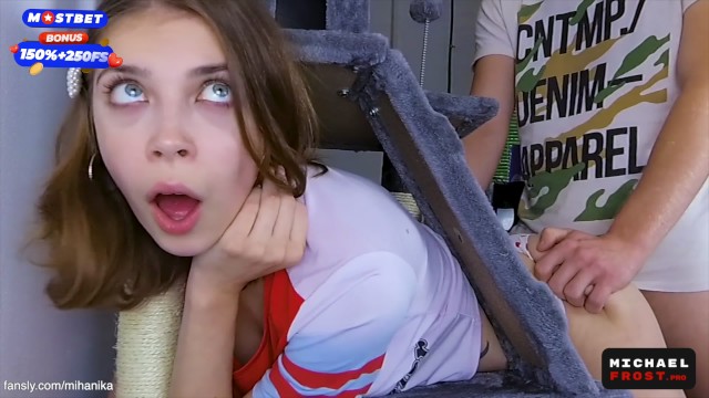 Милая сестра застряла и была насажена на пенис