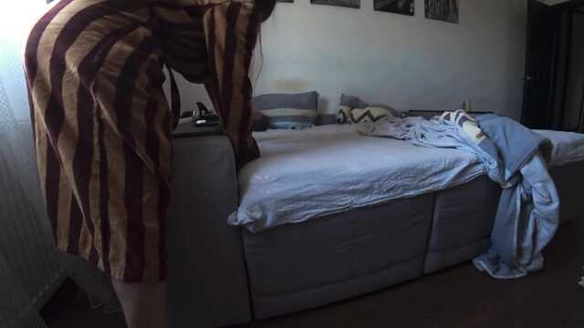 Неверная жена реально изменяет мужу в спальне