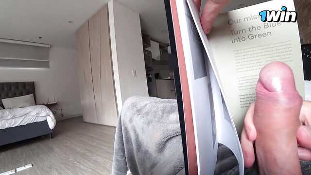 Я подрочил на восточную горничную и она отдалась