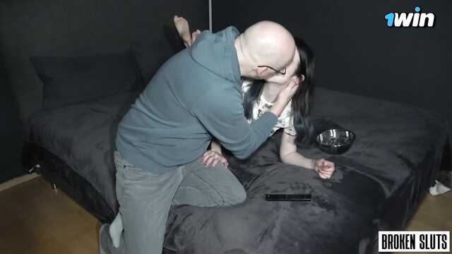 Мас орыс қызды попуга алады Өтірік порно