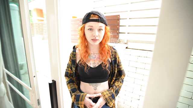 Милая девушка-курьер забыла пиццу и была выебана