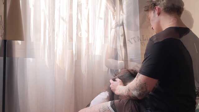 Горячая девушка просит глубже вставлять в киску