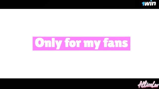 Веб актриса ловко дрочит пизденку вибраторами