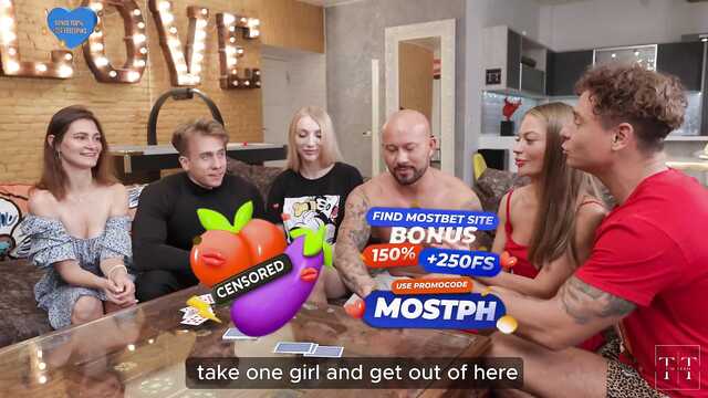 После игры в карты русская блондинка захотела секс