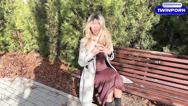 Публичная дрочка в парке закончилась сексом дома