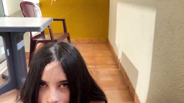 Соблазняю незнакомку на пляже и трахаю в номере