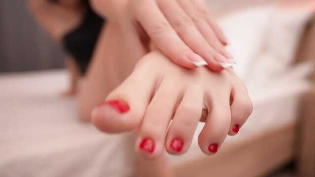 Рассказываю и показываю, как дрочить ступнями