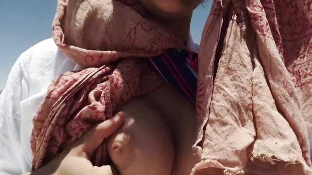 Возбужденные туристы устроили секс на природе