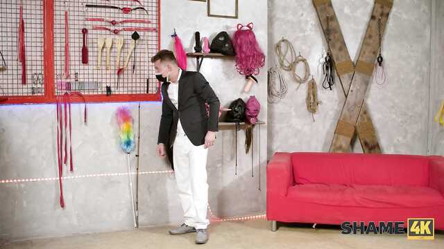 Фетиши покорной бабы с огромными сиськами