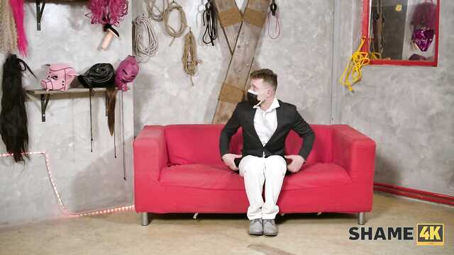 Фетиши покорной бабы с огромными сиськами